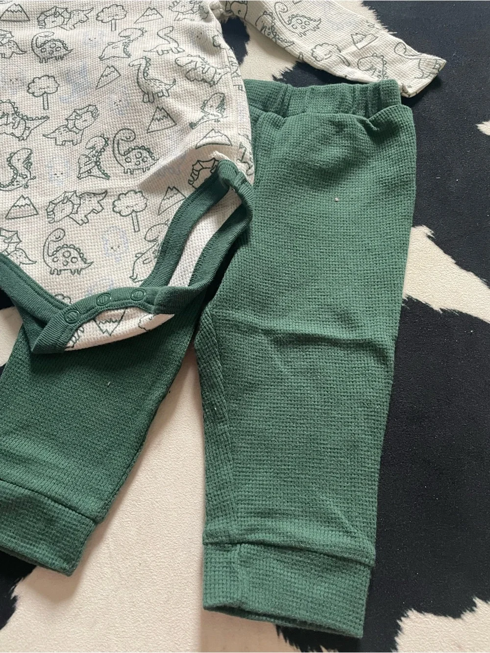 5/$20 Green Dinosaur Outfit